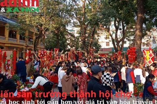 Biến sân trường thành hội chợ, đưa học sinh tới gần hơn với giá trị văn hóa truyền thống