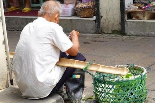 Bán 20kg rau ngoài chợ, người đàn ông bị phạt gần 200 triệu đồng: Khiếu nại luôn đơn vị xử phạt mình, tòa án đưa ra phán quyết bất ngờ