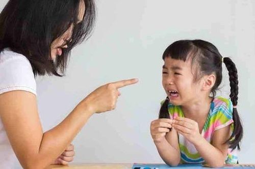 11 sai lầm của cha mẹ khi kèm con học ở nhà khiến trẻ càng học càng kém