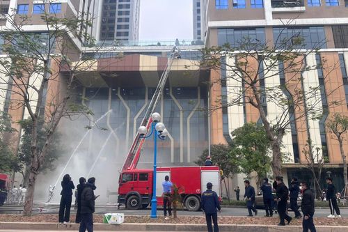 Công an quận Tây Hồ thực tập phương án chữa cháy tại chung cư 6 Element