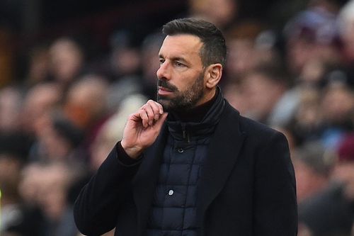 Van Nistelrooy bị CĐV Leicester quay lưng