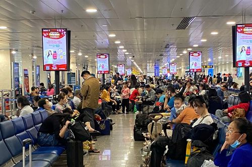 Tốn 1 tiếng bắt xe đến sân bay Tân Sơn Nhất