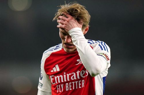Arsenal đánh rơi chiến thắng trước Aston Villa, ngày càng bị bỏ xa trong cuộc đua vô địch