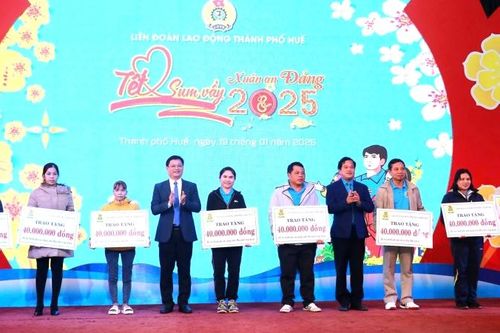 'Tết sum vầy' dành cho hàng nghìn người lao động nghèo