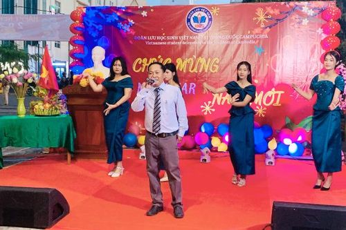 Sinh viên Việt Nam tại Campuchia vui đón năm mới
