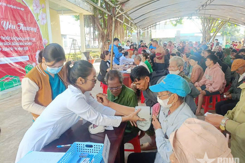 Ấm áp chương trình 'Lan tỏa yêu thương' tại biên giới Bình Phước
