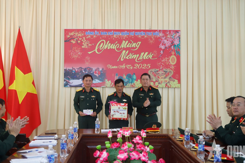 Quân khu 5 thăm, tặng quà đồng bào khó khăn tại Đắk Nông