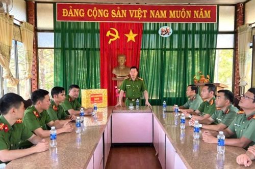 Đại tá Nguyễn Tường Vũ, Phó Giám đốc Công an tỉnh Đắk Nông chúc Tết Công an cấp xã trên địa bàn huyện Đắk R'lấp và Tuy Đức