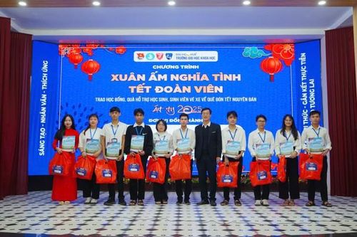 Trường Đại học Khoa học, Đại học Huế mang Tết ấm đến sinh viên