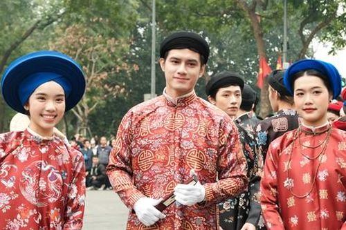Bách Hoa Bộ Hành: Điểm đến văn hóa cổ phục Việt thu hút hàng trăm bạn trẻ tham gia