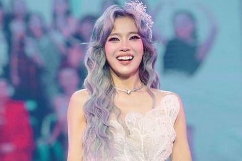 Hoàng Yến Chibi bật khóc trên sân khấu 'Chị đẹp đạp gió 2024', gửi lời cảm ơn đến một người đặc biệt