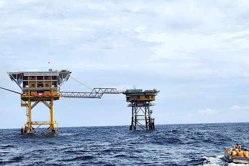 Xuân về trên nhà giàn DK1