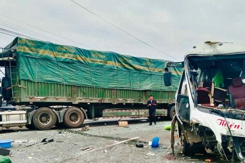 Tai nạn nghiêm trọng trên Quốc lộ 1A làm 1 người chết, nhiều người bị thương