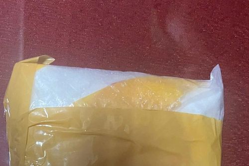 Phát hiện túi nylon nghi ma túy trôi dạt vào bờ biển Bến Tre