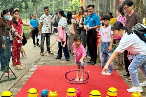 Con của công nhân vui tết, tham quan Thảo Cầm viên Sài Gòn miễn phí