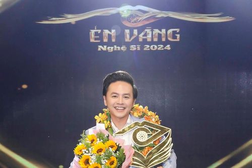 Diễn viên Văn Anh giành giải Én vàng nghệ sĩ 2024