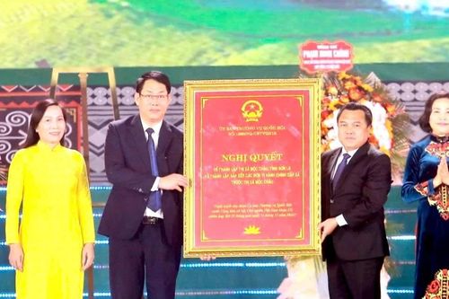 Sơn La tổ chức lễ công bố thành lập thị xã Mộc Châu