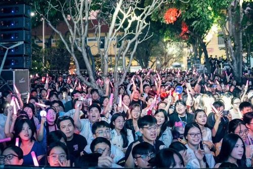 Dàn sao 'khủng' và học sinh cùng biểu diễn gây quỹ thiện nguyện