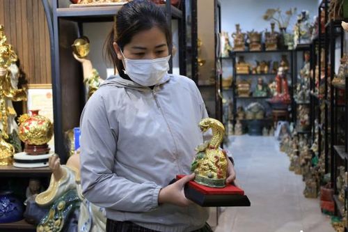 Chiêm ngưỡng linh vật rắn dát vàng ở làng gốm Bát Tràng