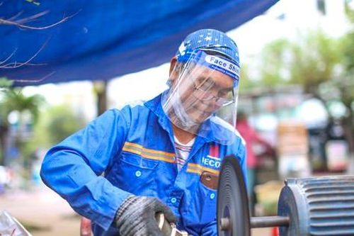 Tò mò nghề đánh bóng 'báu vật' mỗi năm một lần