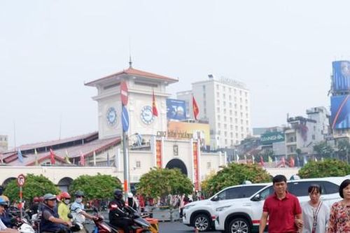Hình ảnh giao thông khác lạ ở TPHCM ngày cuối tuần