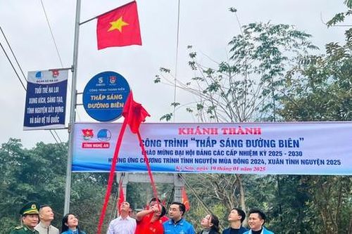 Sắc xanh thắp sáng đường biên