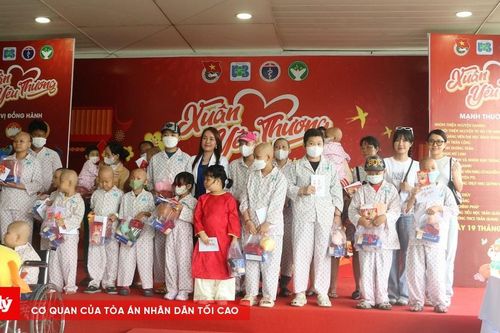 'Xuân yêu thương' đến với những bệnh nhân ung thư