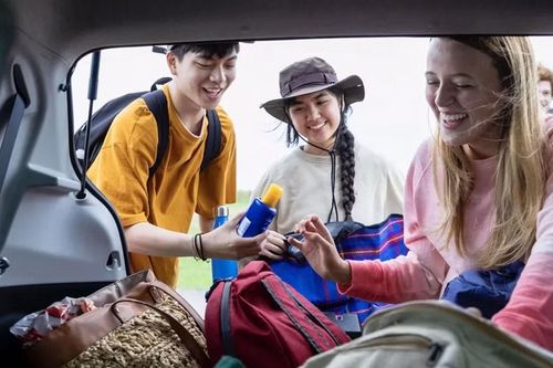 5 vật dụng mà người dùng không nên để trong xe ô tô