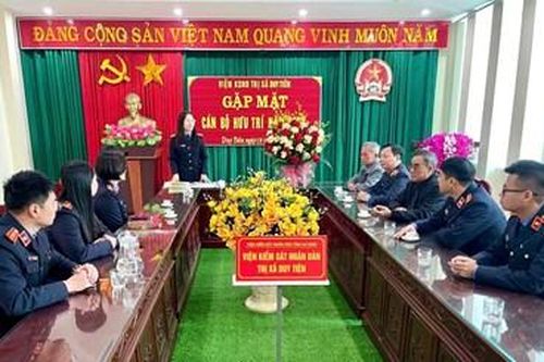 VKSND thị xã Duy Tiên gặp mặt, chúc Tết cán bộ hưu trí