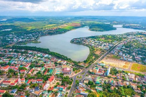 Người dân ở một huyện biên giới mua sắm hơn 1.000 ô tô chỉ trong năm 2024