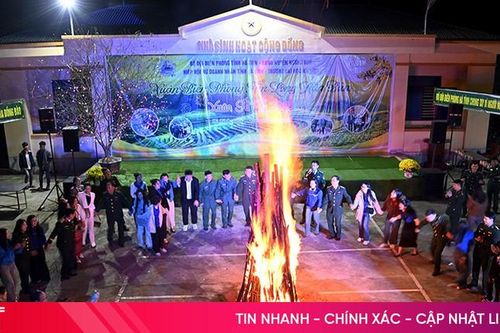 Ấm áp 'Xuân biên phòng ấm lòng dân bản' ở Rào Tre