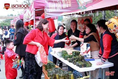 Trải nghiệm Hội chợ xuân 'Hương Tết 2025' tại iSchool Hà Tĩnh