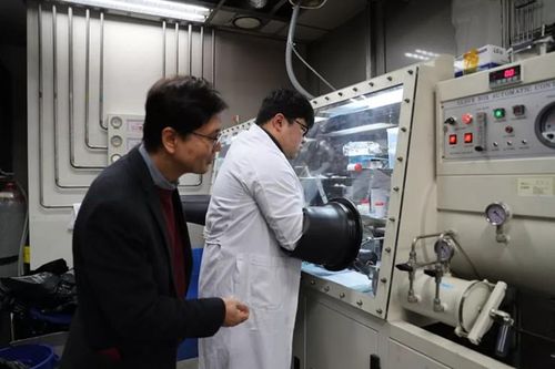 Nghiên cứu đột phá tạo ra pin lithium sạc nhanh và bền hơn