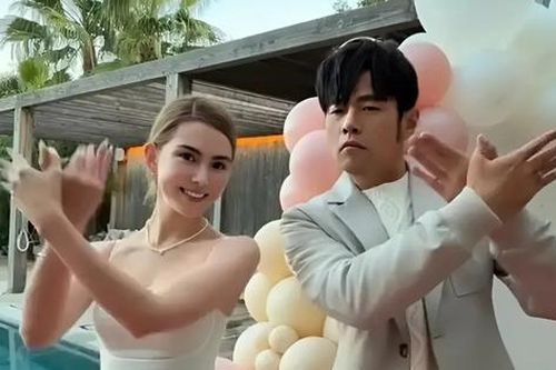 Châu Kiệt Luân kỷ niệm 10 năm ngày cưới bằng video nhảy lãng mạn bên vợ kém 14 tuổi
