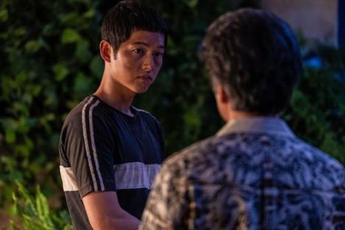 Song Joong Ki hết thời, làm trò lố cũng không cứu nổi phim mới flop