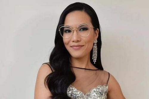 Chuyên gia bật mí cách trang điểm mắt đẹp lung linh khi đeo kính