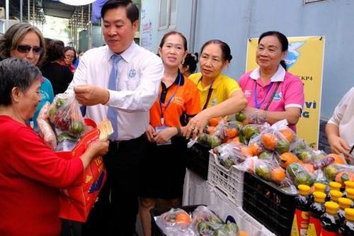 Các bệnh viện ở TPHCM chung tay chăm lo Tết cho người bệnh