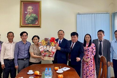 Phó Chủ tịch UBND tỉnh Gia Lai Dương Mah Tiệp dự Chương trình Xuân Quê hương 2025 tại Campuchia