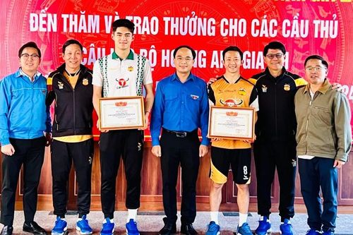 Tỉnh Đoàn-Hội LHTN Việt Nam tỉnh Gia Lai tuyên dương cầu thủ Châu Ngọc Quang và Trần Trung Kiên