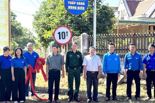 Khánh thành tuyến đường thanh niên 'Thắp sáng đường biên' tại Đức Cơ