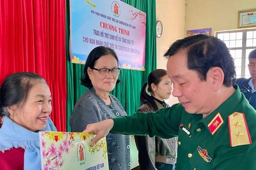 Trao sinh kế cho nạn nhân chất độc da cam: Thiết thực, nhân văn