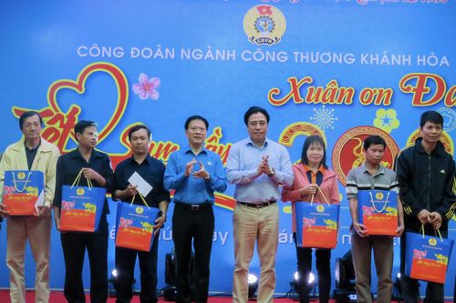 Công ty Yến sào Khánh Hòa tổ chức nhiều hoạt động Tết hướng tới người lao động