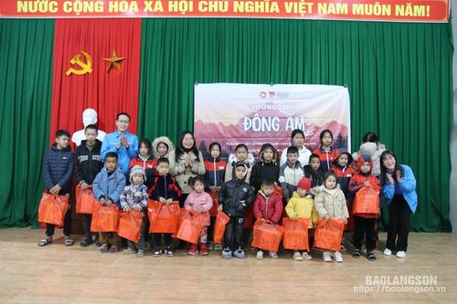 Nhiều hoạt động ý nghĩa tại chương trình 'Đông ấm' tại xã Hòa Cư, huyện Cao Lộc
