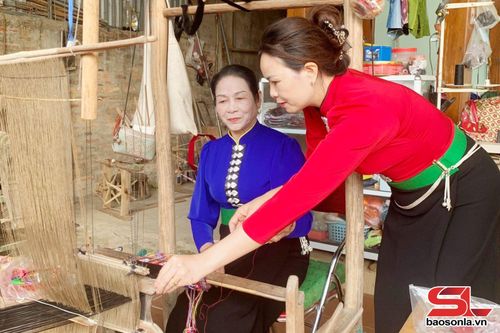 Bản sắc truyền thống- Phát triển du lịch nông thôn