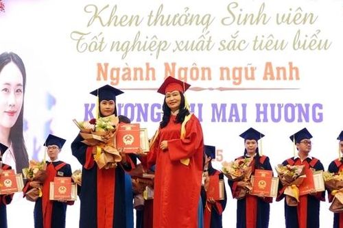 Trường ĐH Cửu Long trao bằng tốt nghiệp cho hơn 700 cử nhân, kỹ sư hệ từ xa