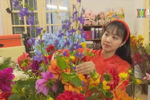 Học cắm hoa trang trí nhà đón Tết