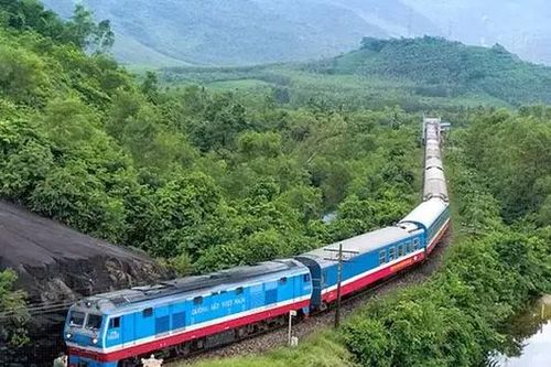 Du lịch đường sắt ngày càng hút khách