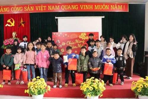 Dự án The Lumina Project tặng quà tại Trung tâm Bảo trợ xã hội tỉnh
