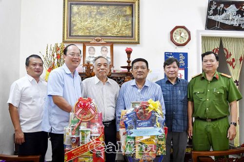 Bí thư Tỉnh ủy Nguyễn Hồ Hải chúc tết Mẹ Việt Nam anh hùng, Anh hùng lực lượng vũ trang Nhân dân