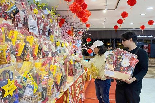 Thị trường bánh kẹo Tết: Hàng Việt chiếm ưu thế